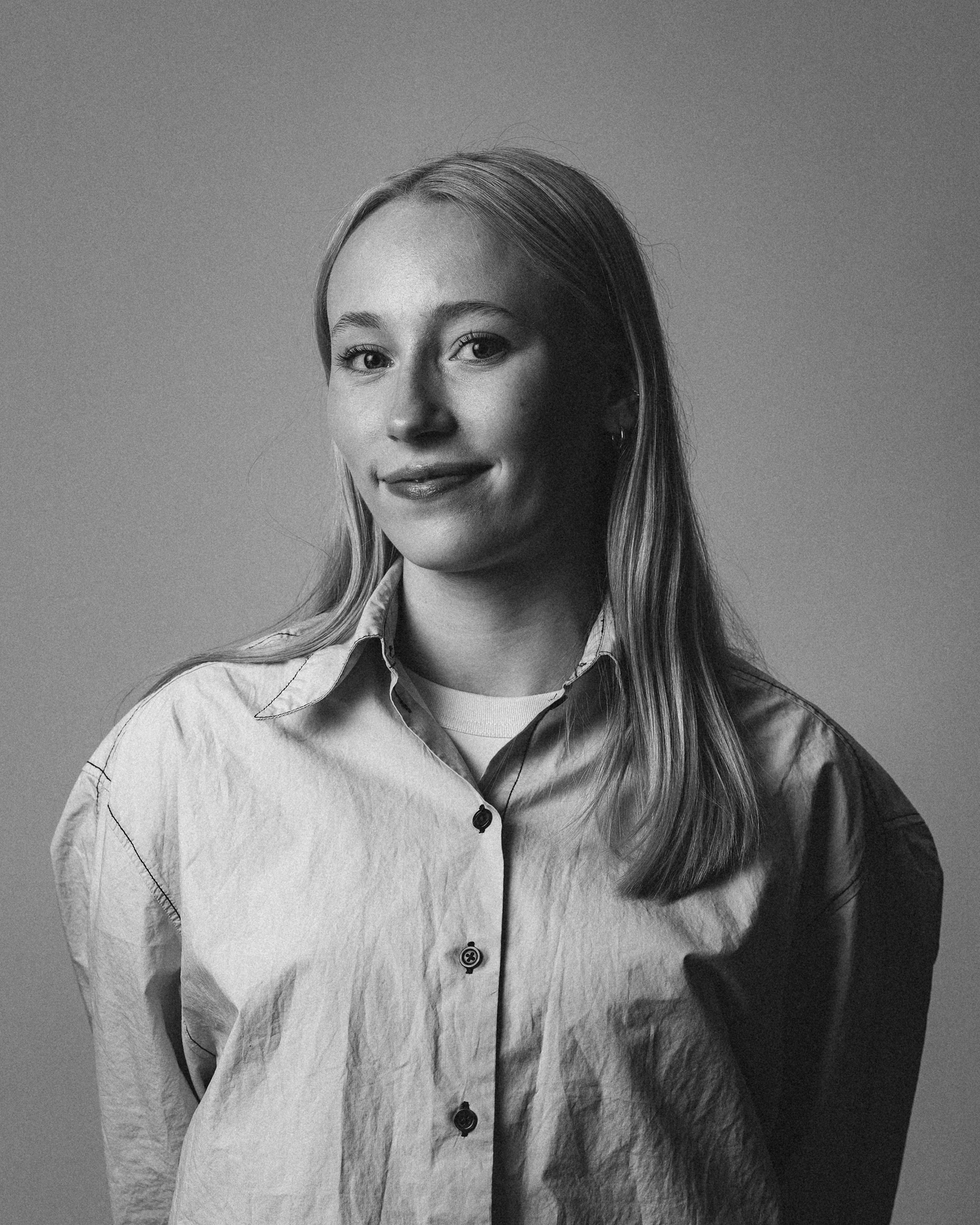 Mina Bakken - Professional portrait of a 22-year-old Service Design Student from Oslo, Norway